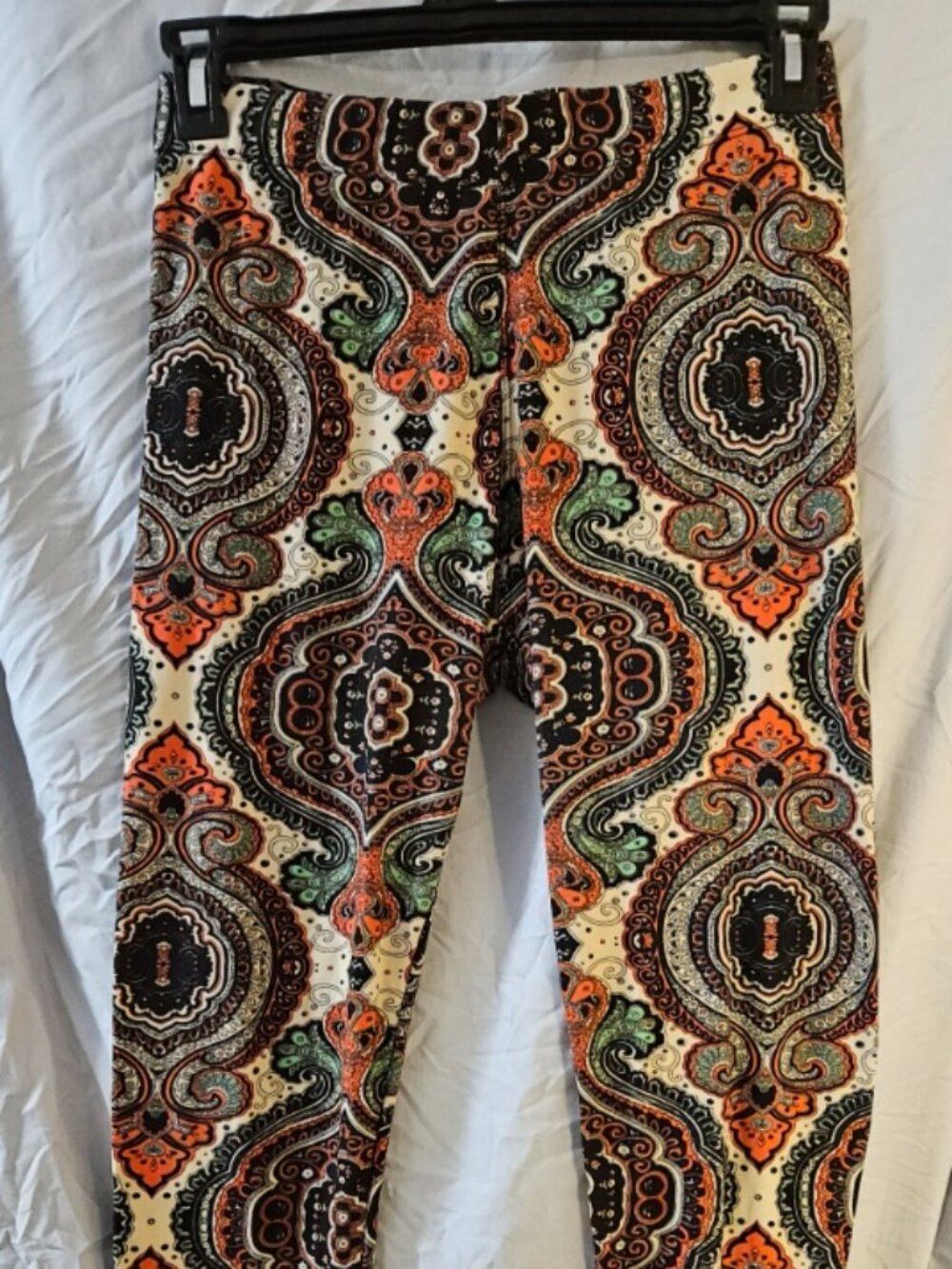 Love Charm Ornate Paisley Print Leggings - Size‎ Large